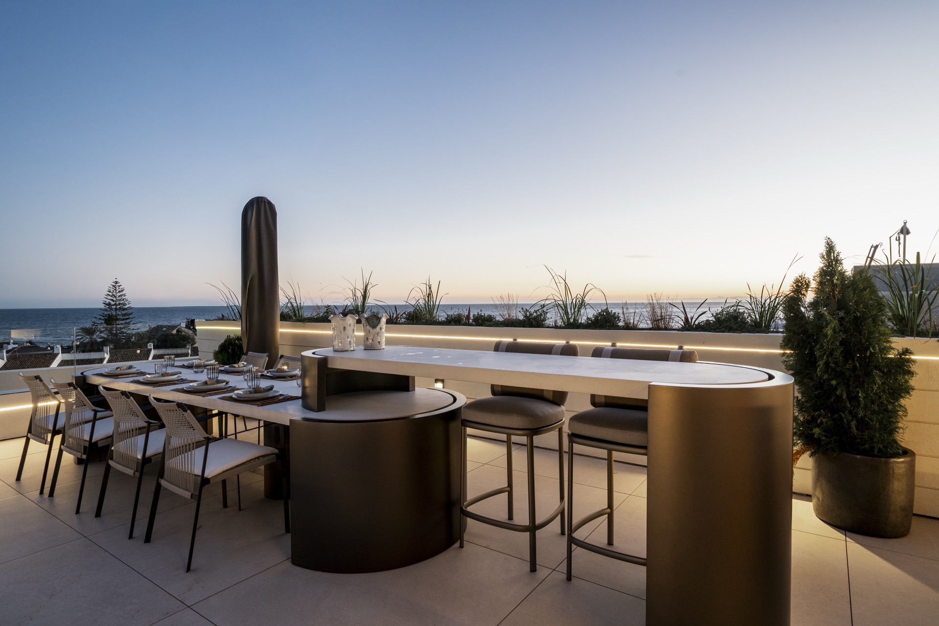 Coastal Sovereign Estate: Pinnacle Mediterranean Living - Photo 3