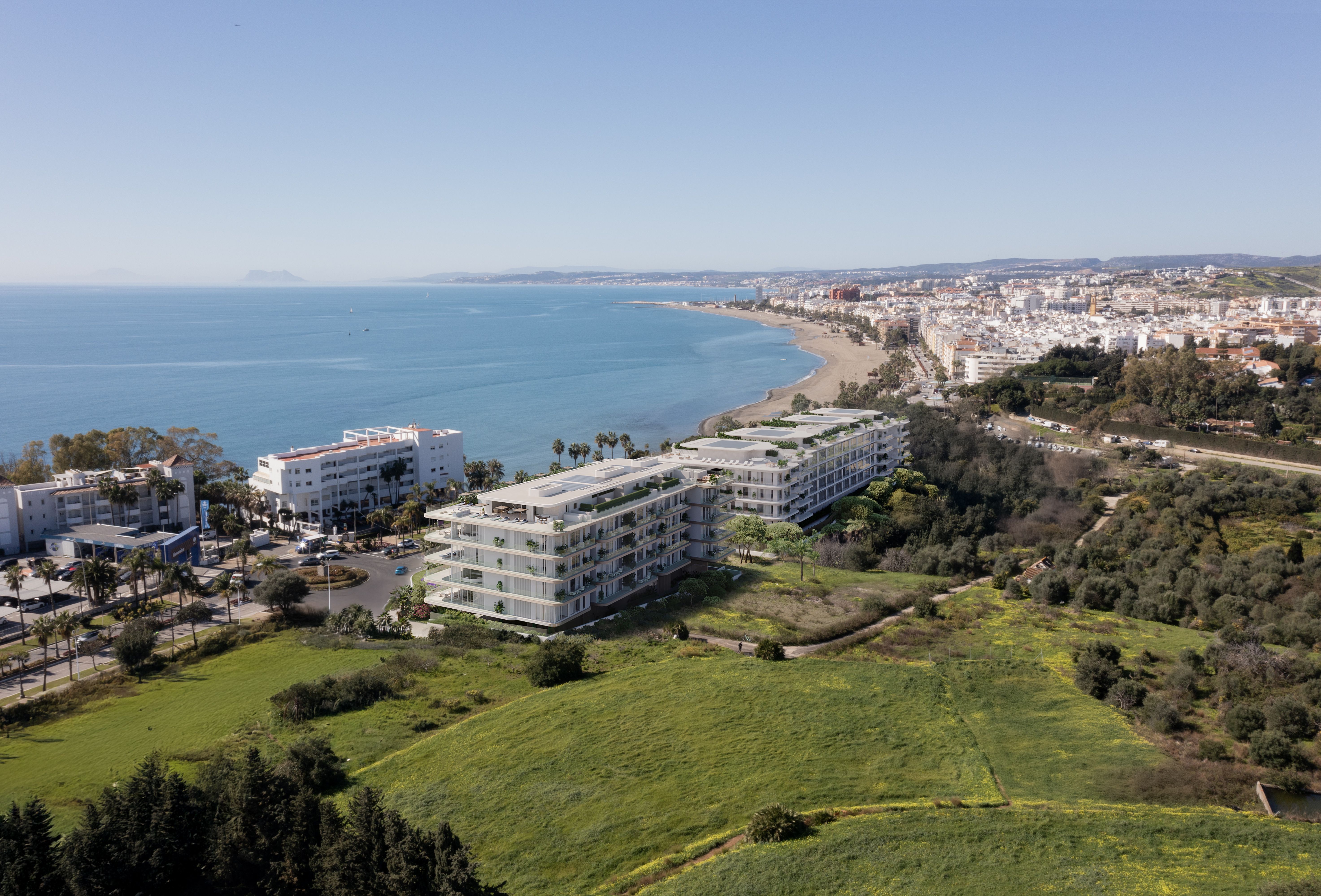 The Stratified Horizon: Estepona Coastal Engineering & Elevated Living