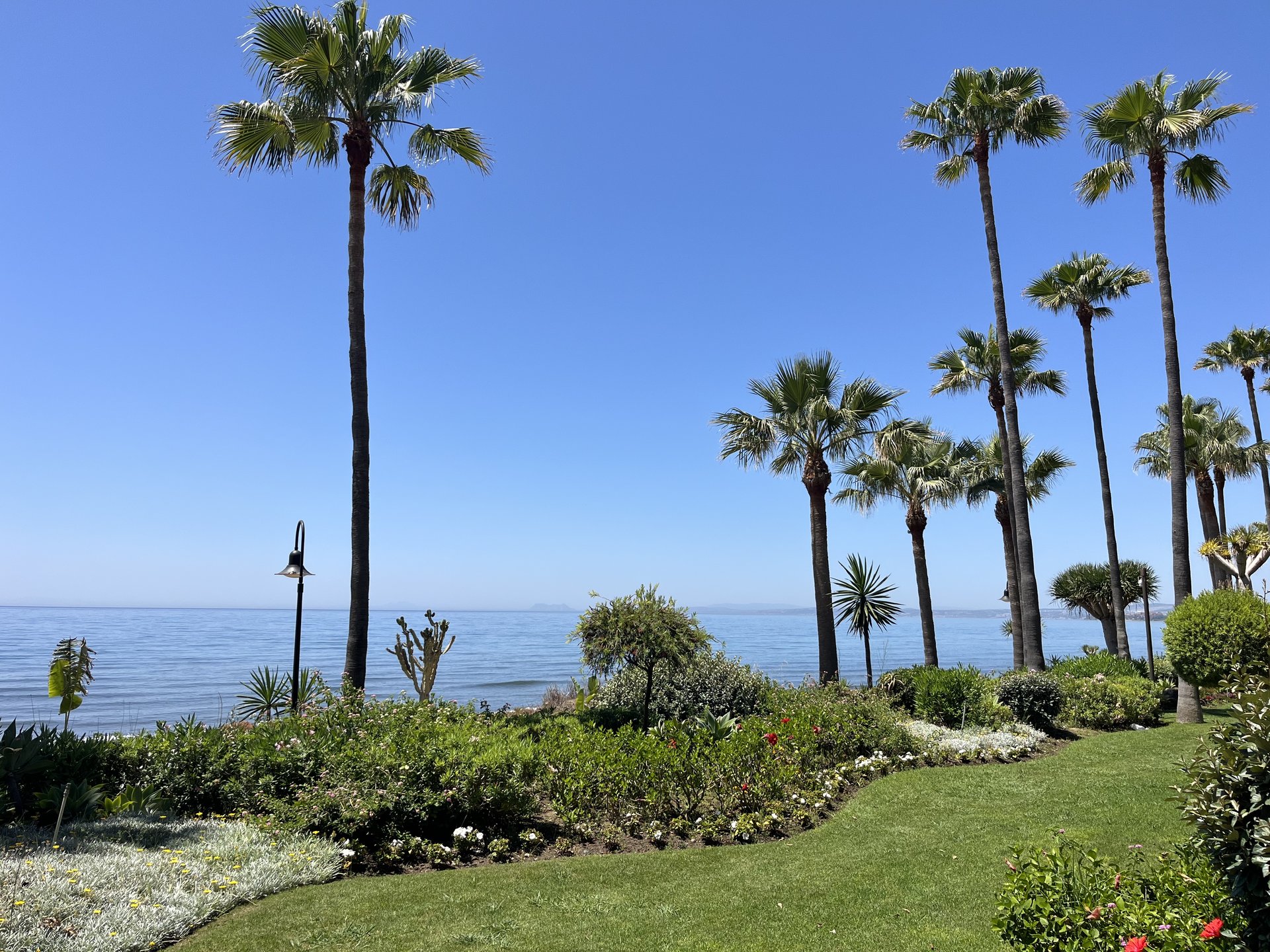 Exquisite First-Line Beach Apartment in Estepona – A Coastal Masterpiece