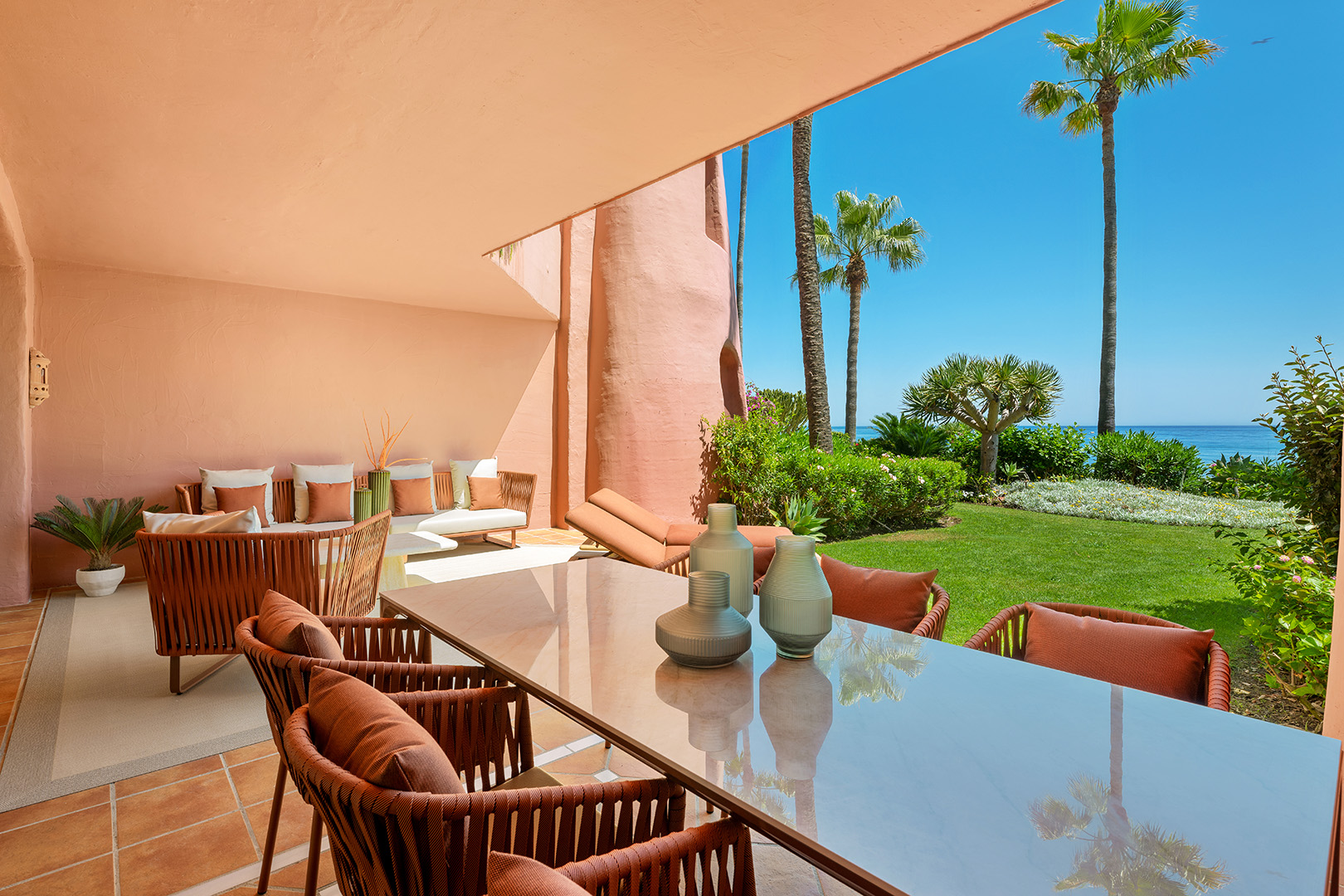 Exquisite First-Line Beach Apartment in Estepona – A Coastal Masterpiece - Photo 5