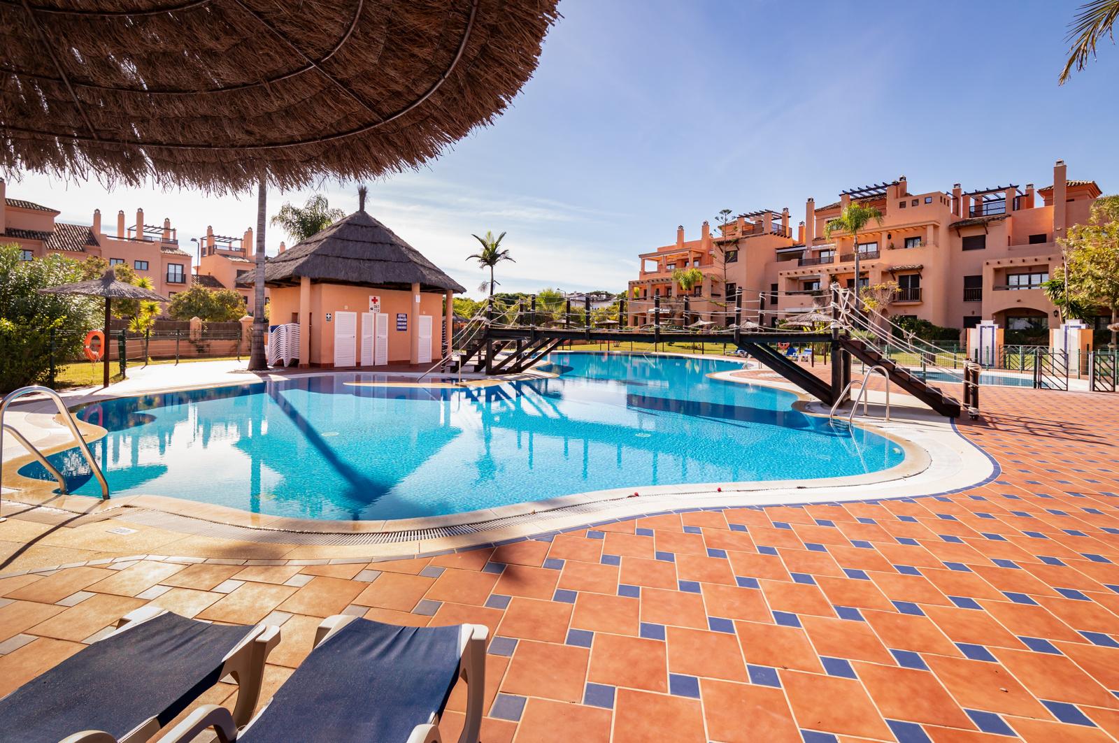 Coastal Sanctuary: A Bespoke Residence Awaiting Your Vision in Estepona - Photo 6