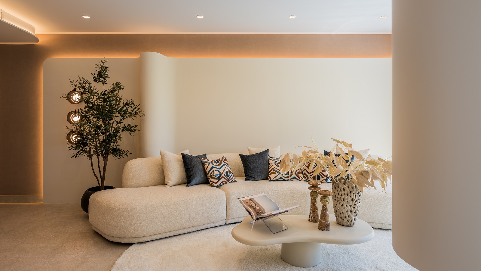 Elegance Redefined: Brand New Beachfront Apartment on Estepona's Golden Mile - Photo 3