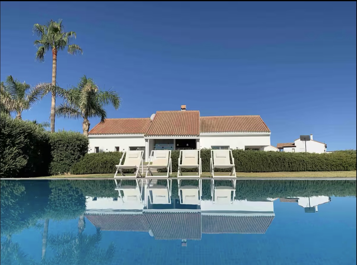 Manilva Masterpiece: An Exceptional Modern Villa with Panoramic Sea Views