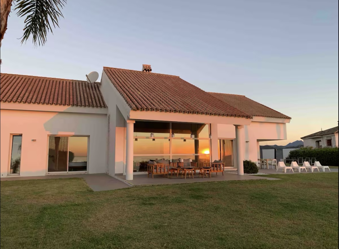 Manilva Masterpiece: An Exceptional Modern Villa with Panoramic Sea Views - Photo 6