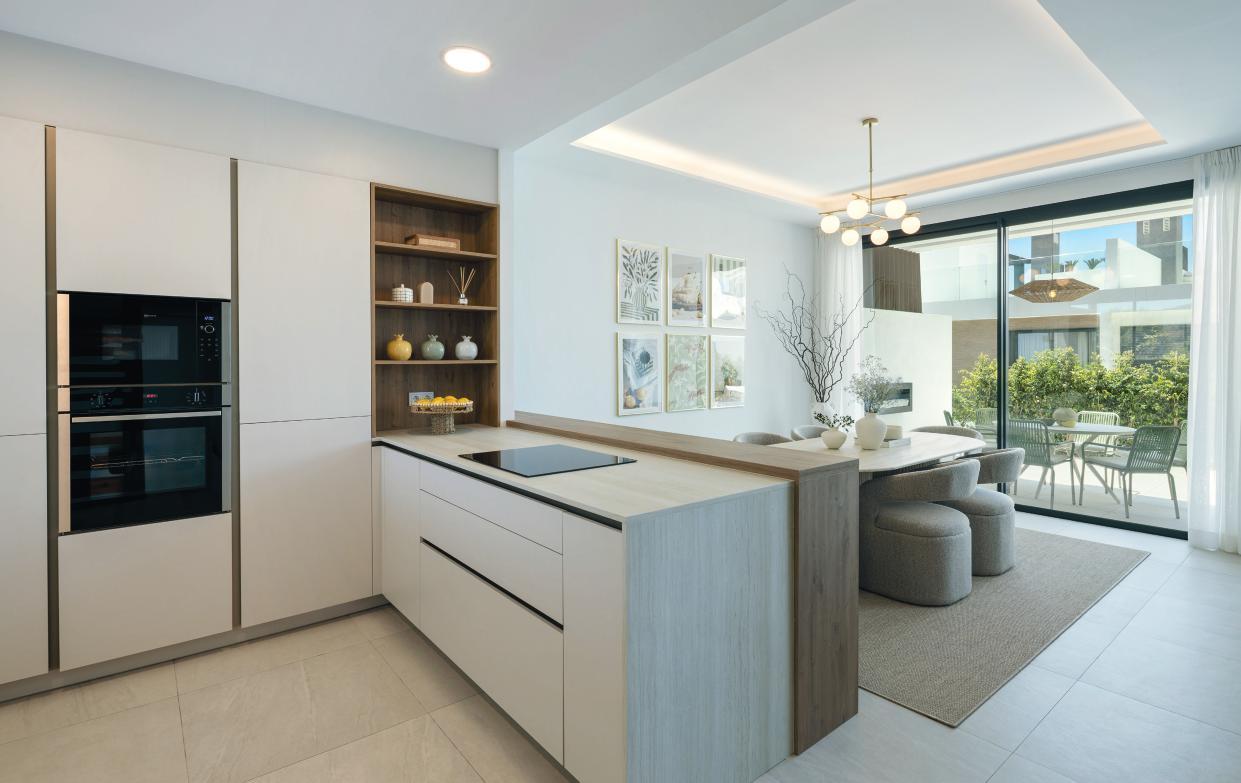 Contemporary 4-Bedroom Villa in Río Real - Photo 5
