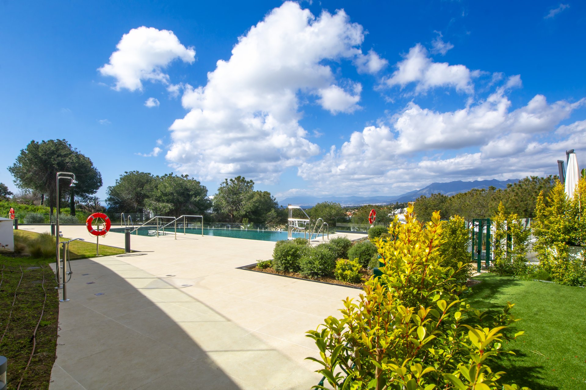 Spectacular Beachside Garden Apartment with Villa-Like Grandeur in Marbella - Photo 5